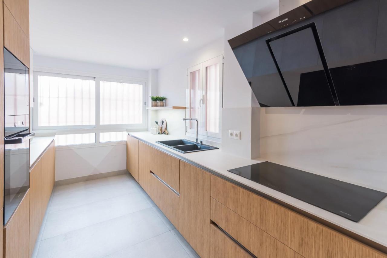 Premium Apartment & Free Parking By Ele Apartments Malaga Exterior photo